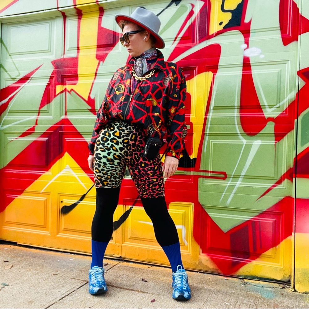 EVR Silk Gold Accessories Repeat Print True Vintage ZipUp Red Gold Bomber Jacket - Picture 12 of 17